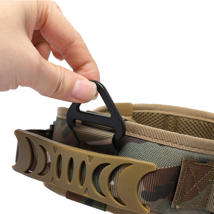 Tactical dog collar with metal buckle and quick-release function