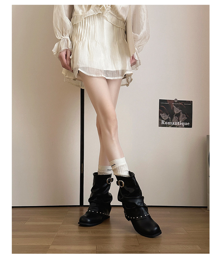 Women's solid-color pleated ankle boots