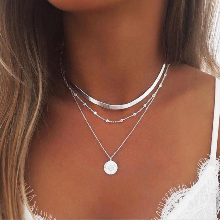Layered clavicle necklaces