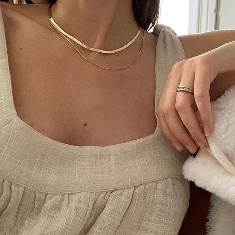 Layered clavicle necklaces