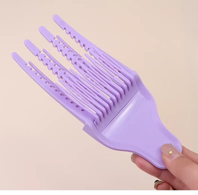 Wind-formed comb-style side parting clips