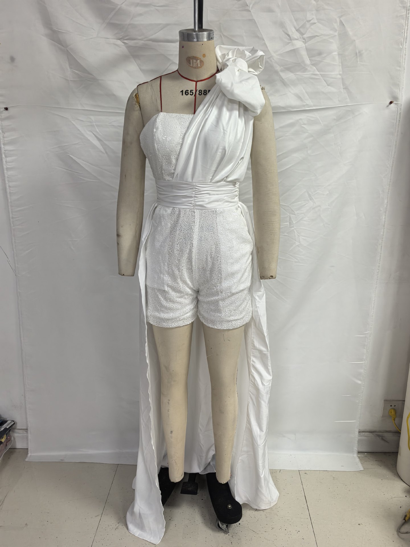 2027 Spring/Summer New Cross-Border Women's Fashion Wish Dress Slim Fit White Strapless Flared Tie-Up Sequin Short Dress