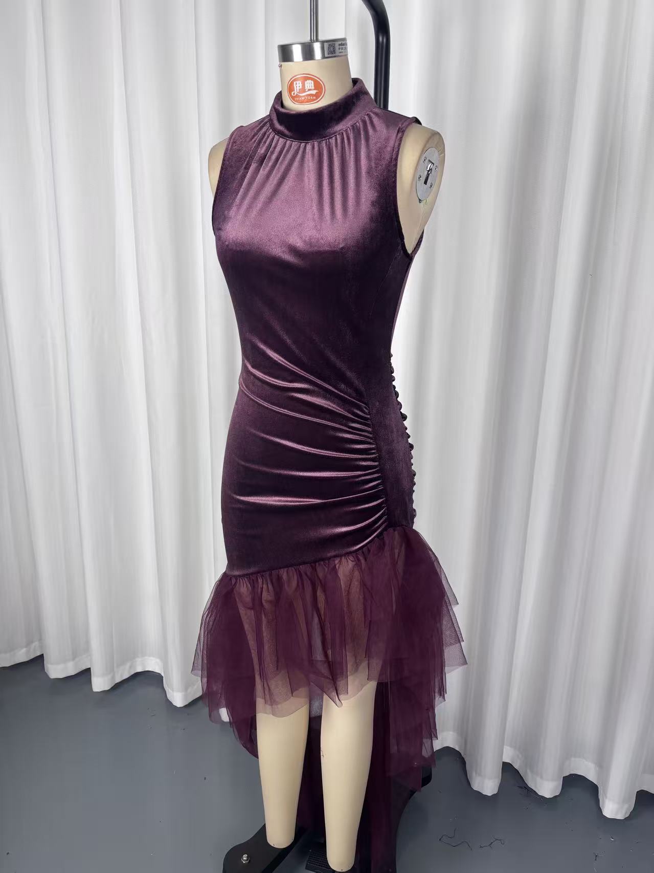 Women's Velvet High-Neck Sleeveless Evening Dress with Pleated Tulle Train