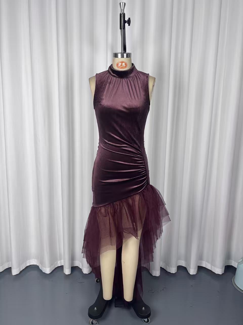 Women's Velvet High-Neck Sleeveless Evening Dress with Pleated Tulle Train