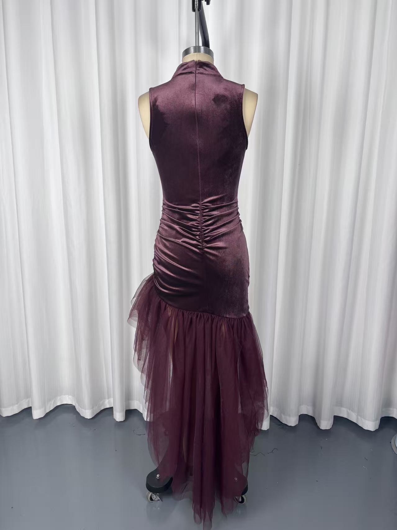 Women's Velvet High-Neck Sleeveless Evening Dress with Pleated Tulle Train
