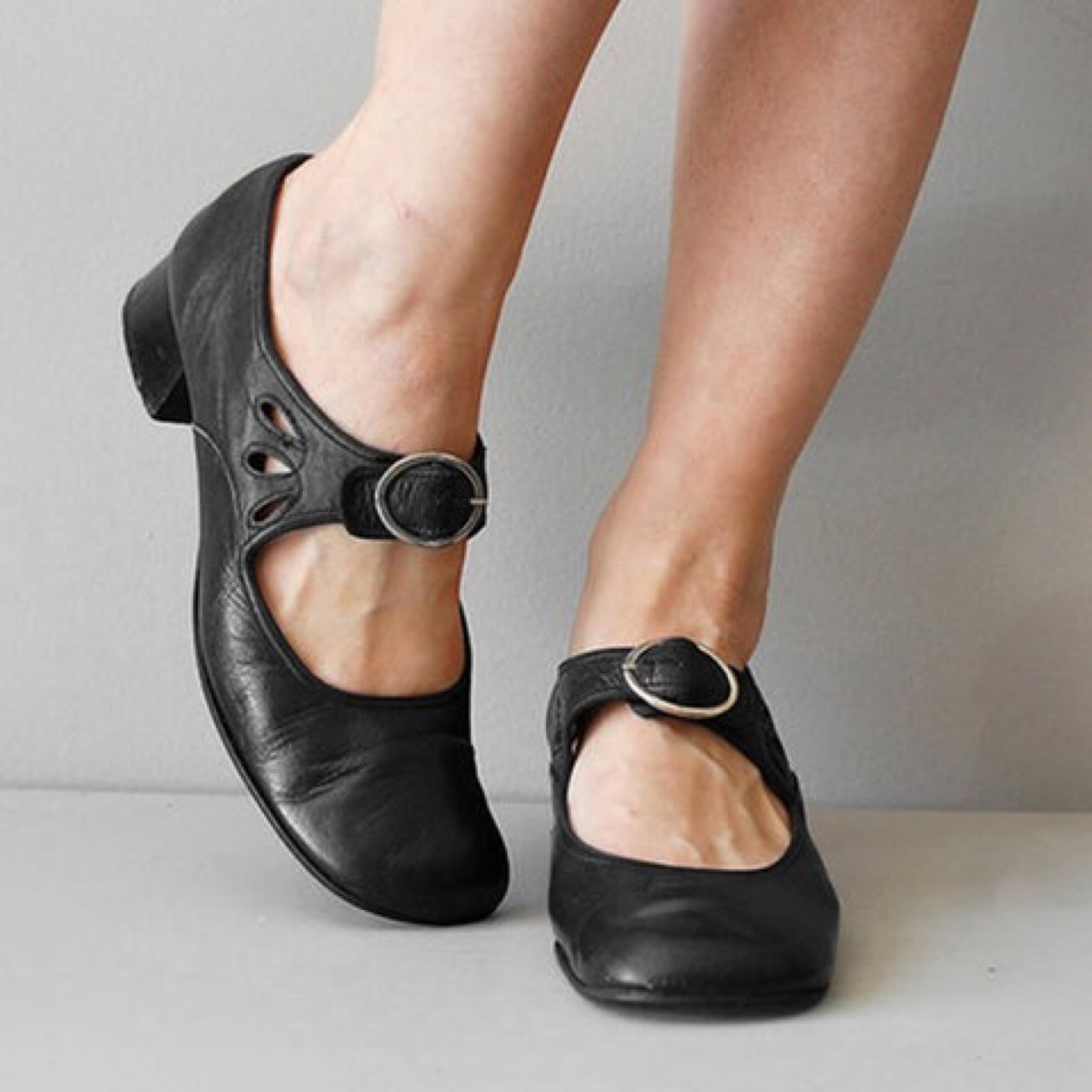 Women Low Heel Round Toe Buckle Strap PU Loafers
