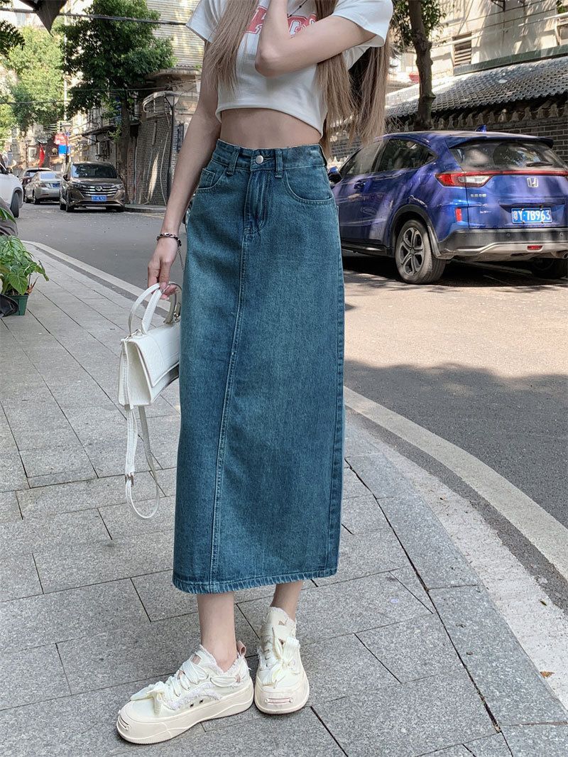 Long jean skirt outfit idea, photo 15