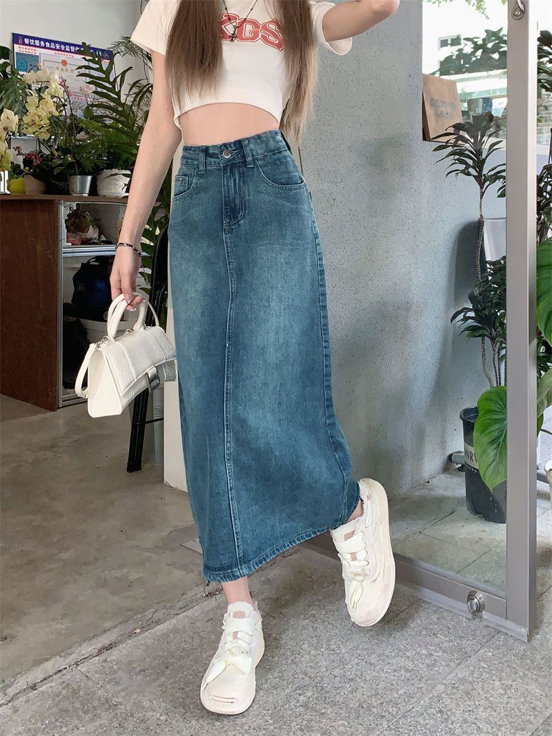 High waisted denim skirt styled with crop top, photo 4