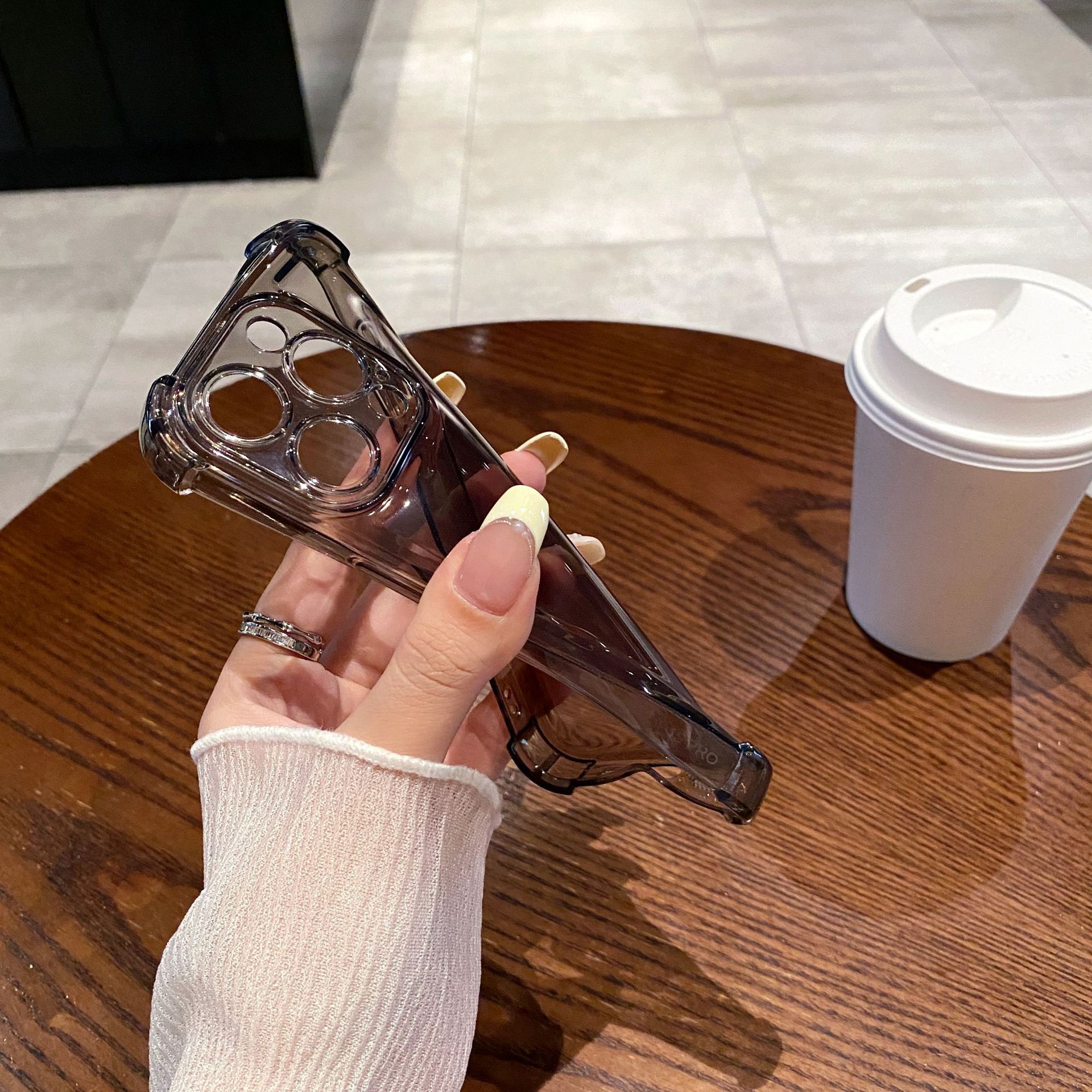Mobile phone case for shock protection