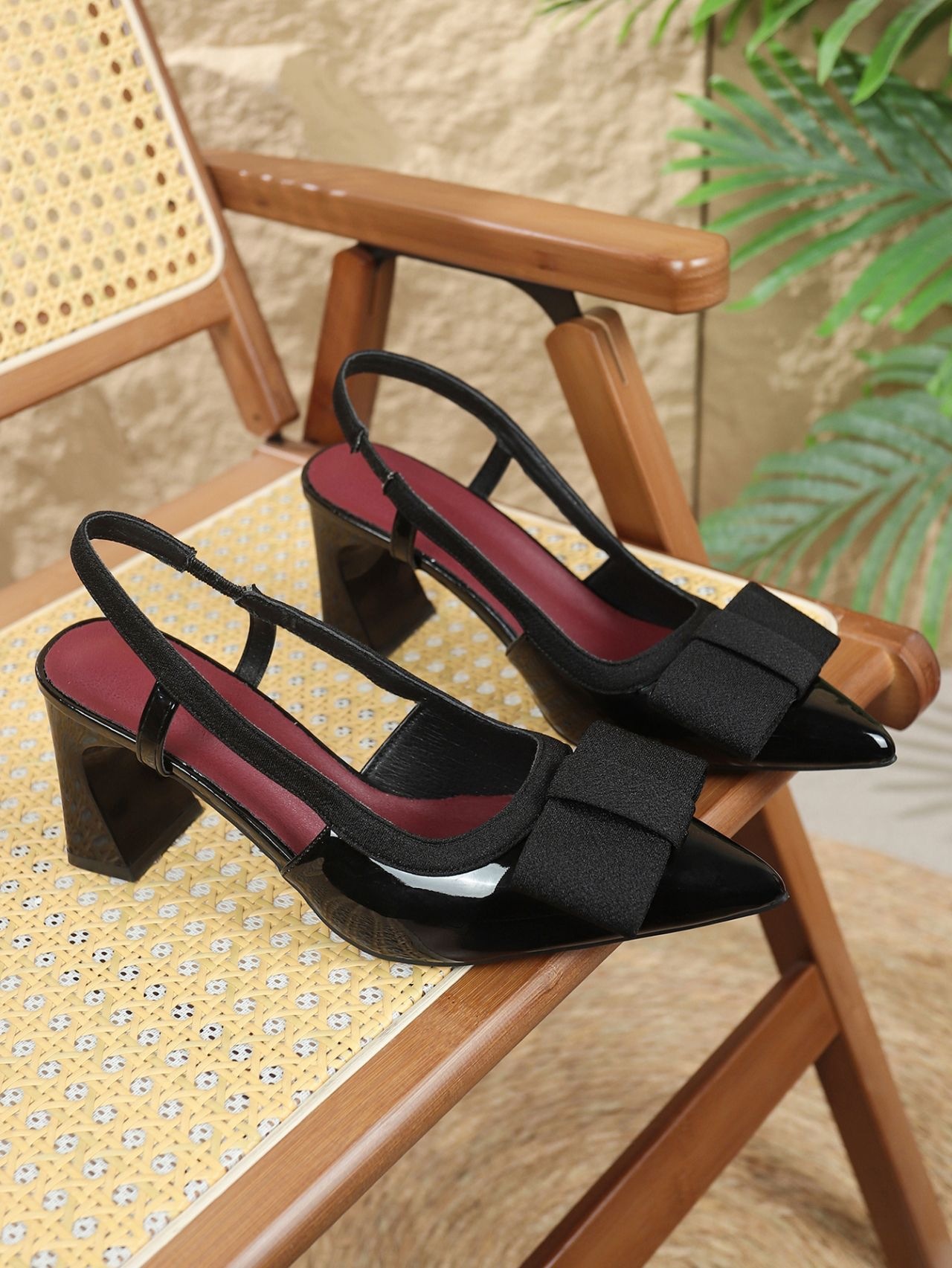 Women's thick-soled closed-toe PU leather flip-flops