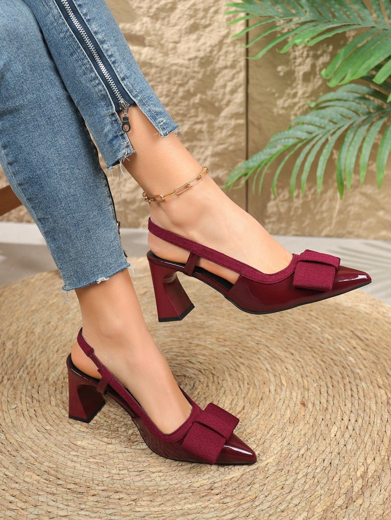 Women's thick-soled closed-toe PU leather flip-flops