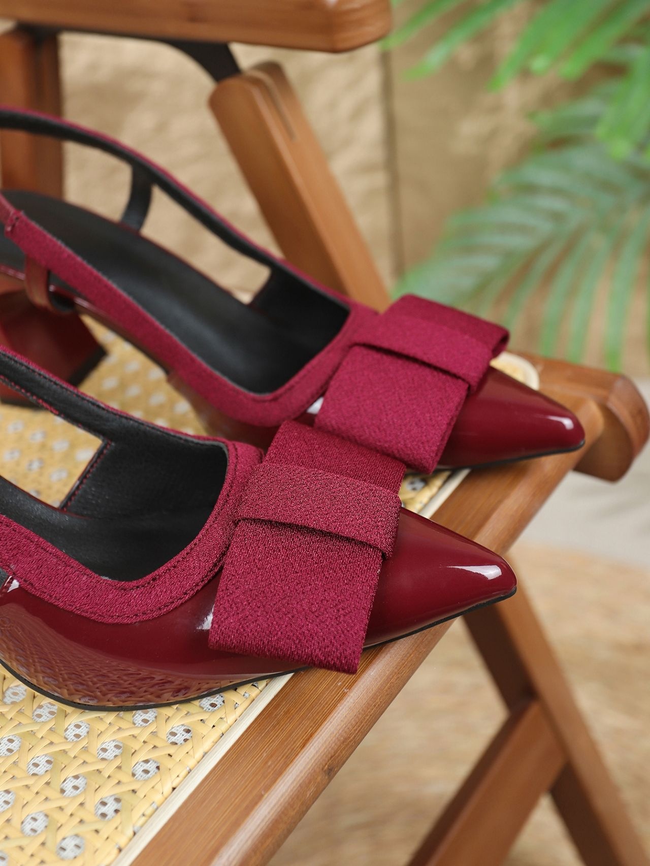 Women's thick-soled closed-toe PU leather flip-flops