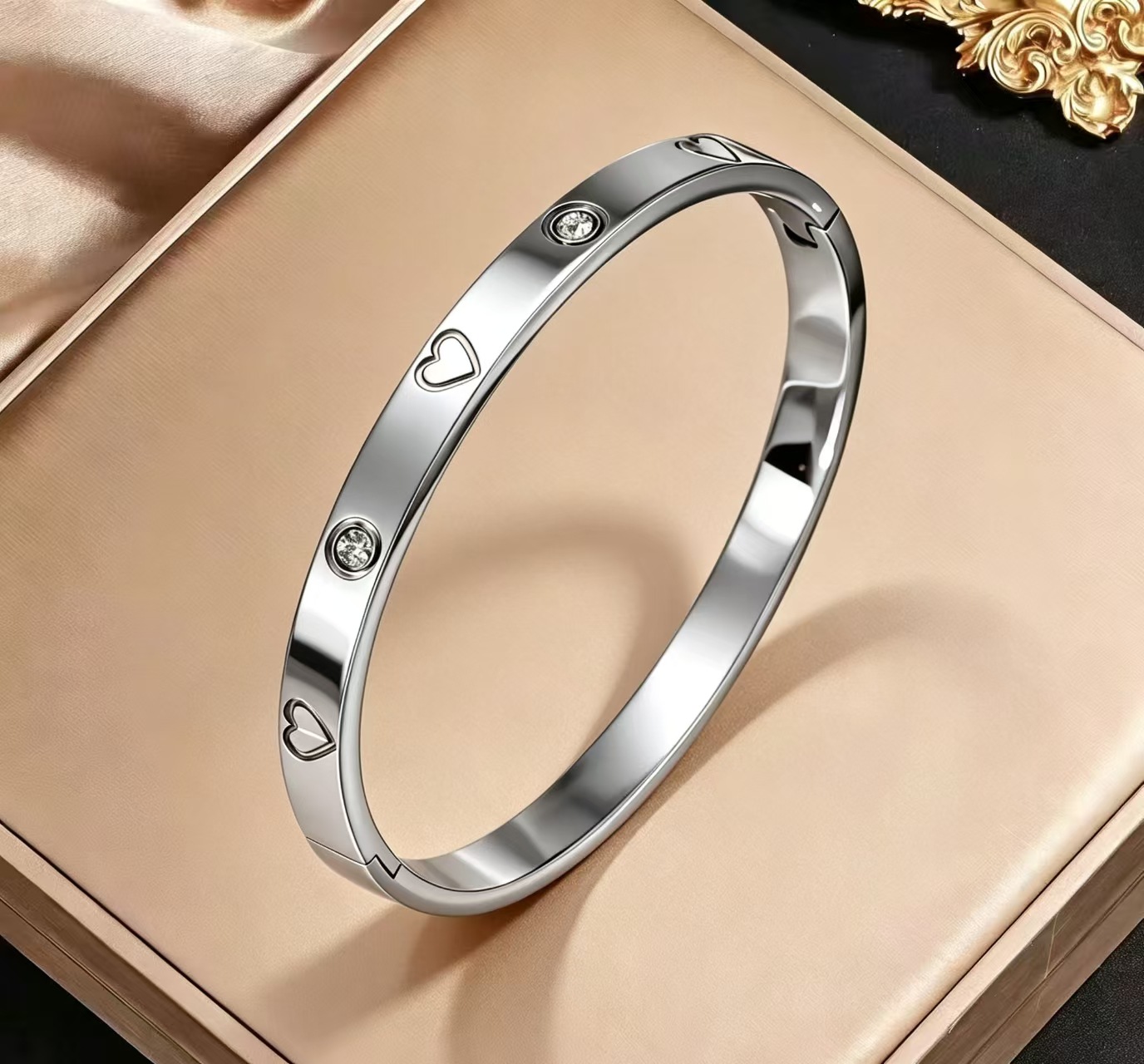 Minimalist Stainless Steel Four-Leaf Clover Electroplated Bracelet for Women