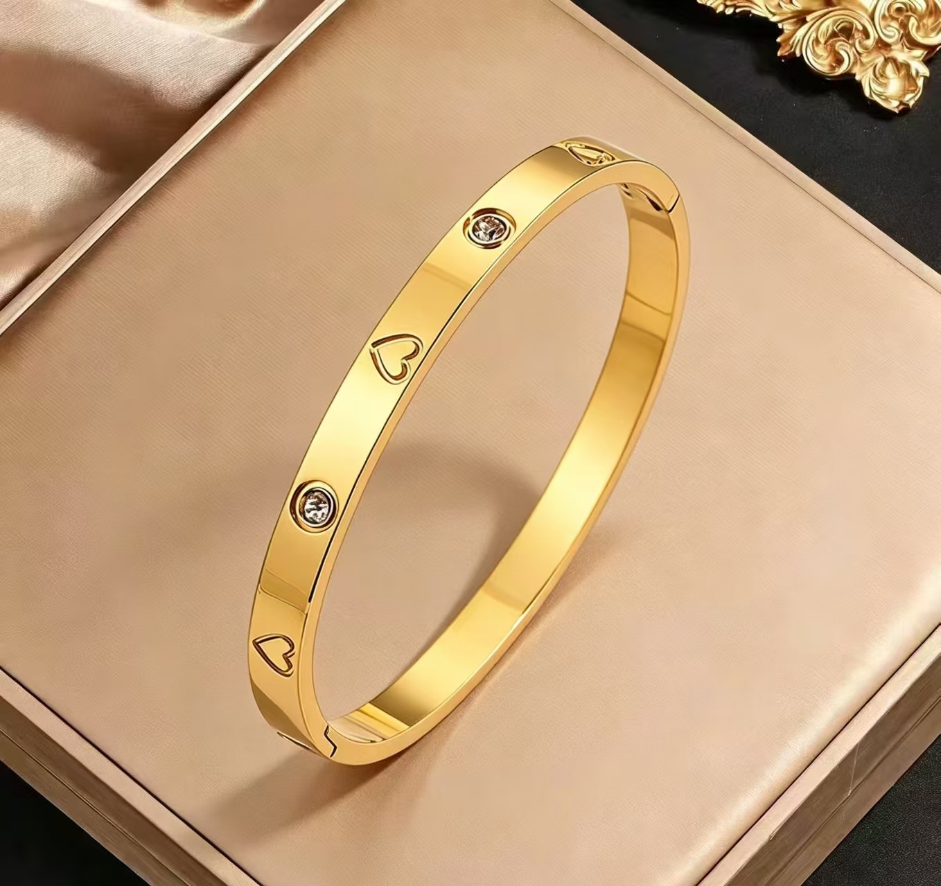Minimalist Stainless Steel Four-Leaf Clover Electroplated Bracelet for Women