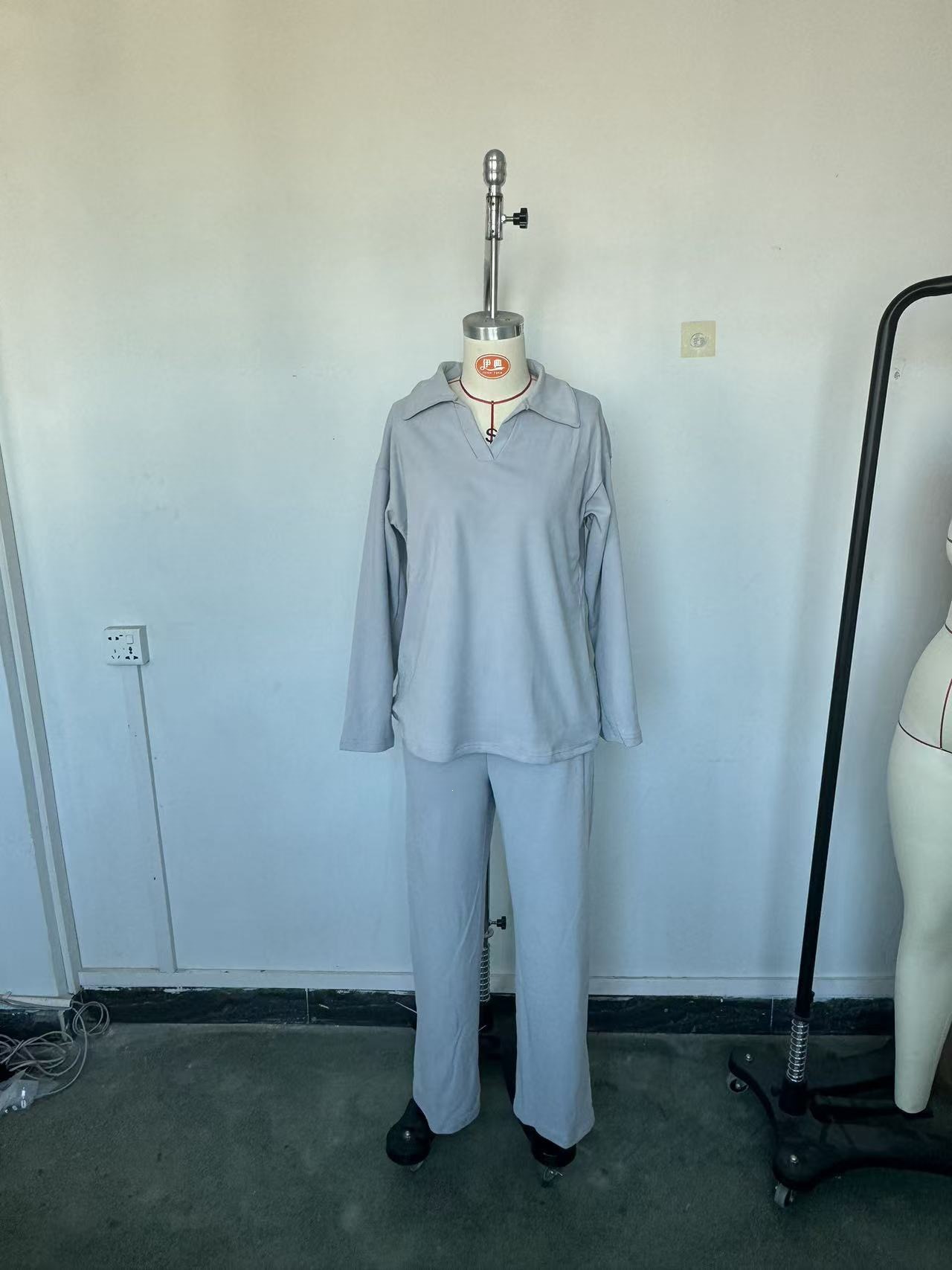 Women's casual long-sleeved solid-color sports outfit