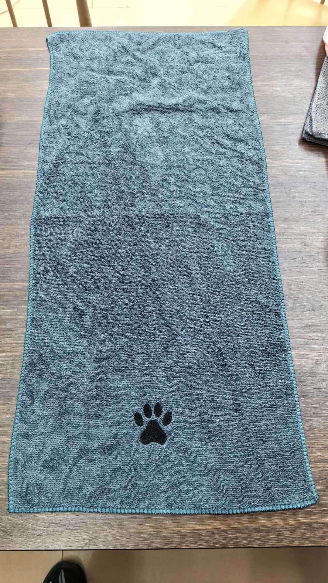 Soft and absorbent pet towel