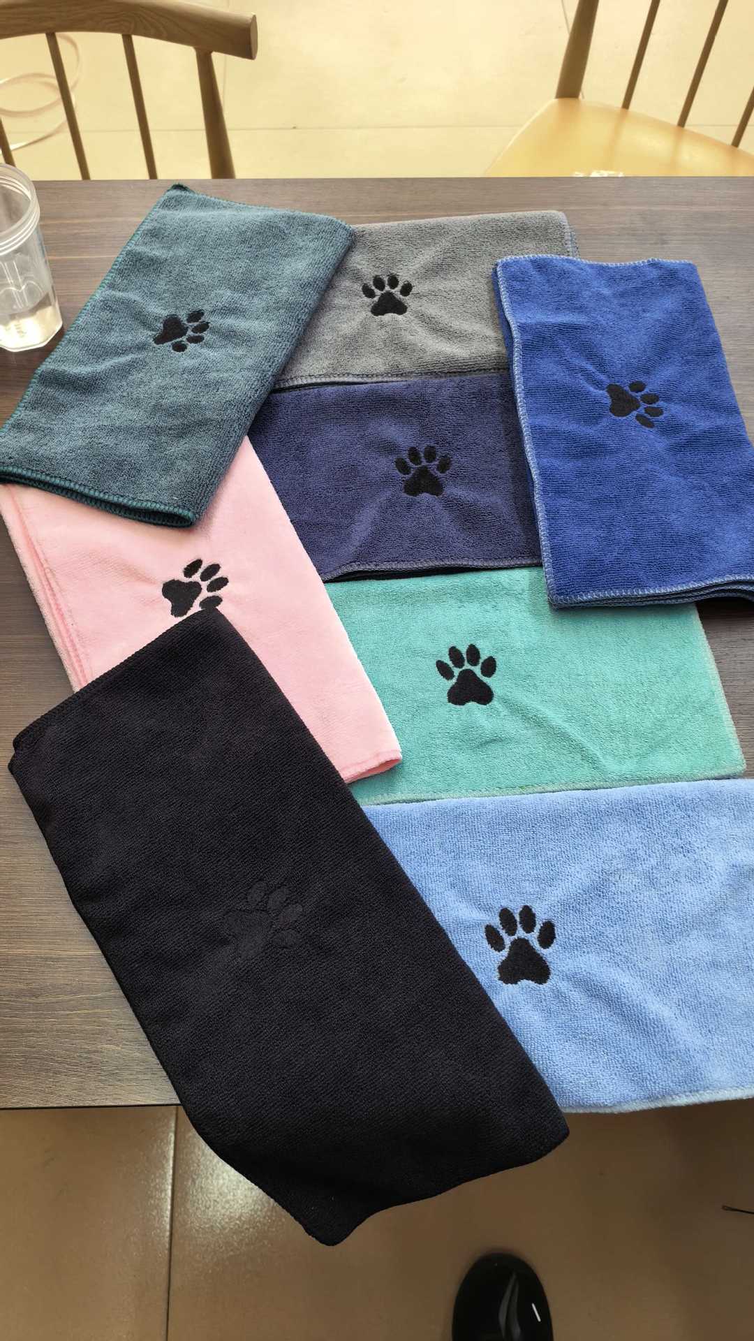 Soft and absorbent pet towel