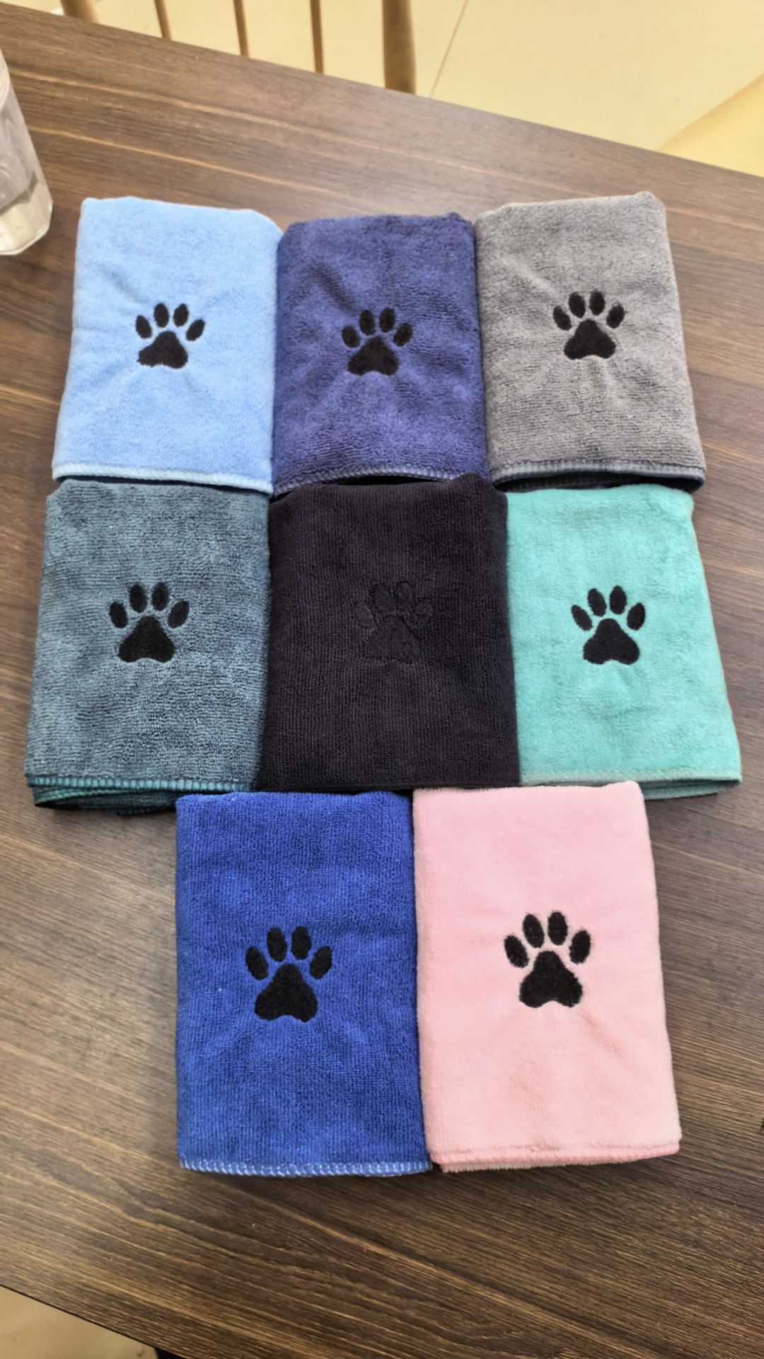Soft and absorbent pet towel