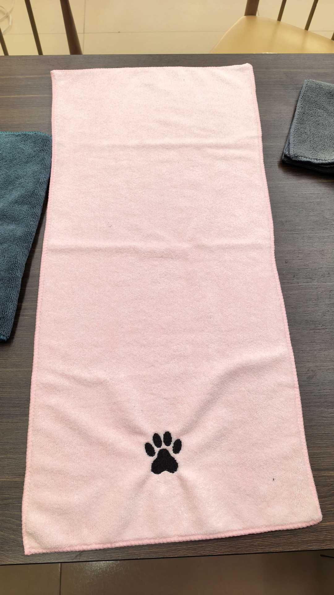 Soft and absorbent pet towel