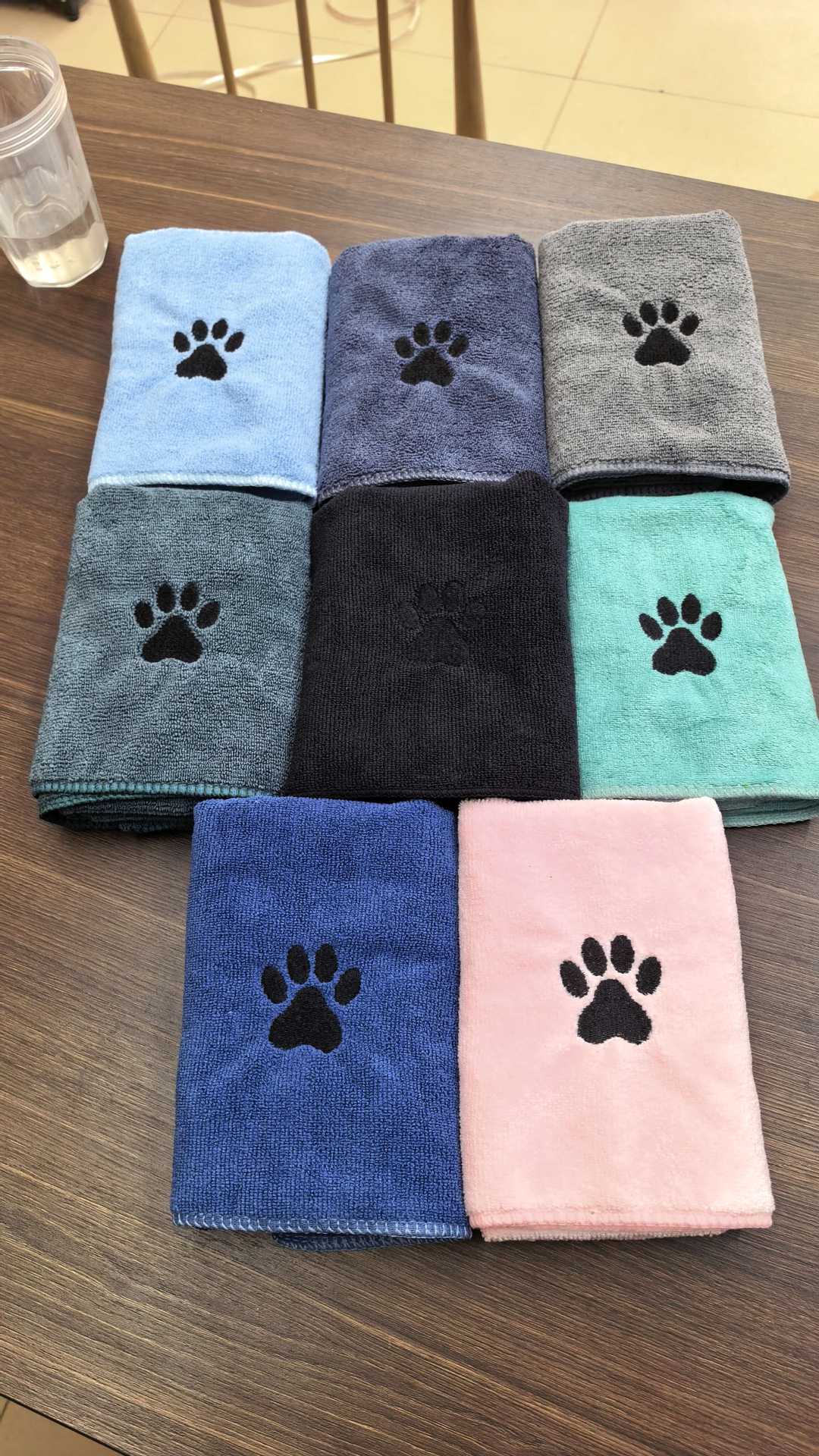 Soft and absorbent pet towel