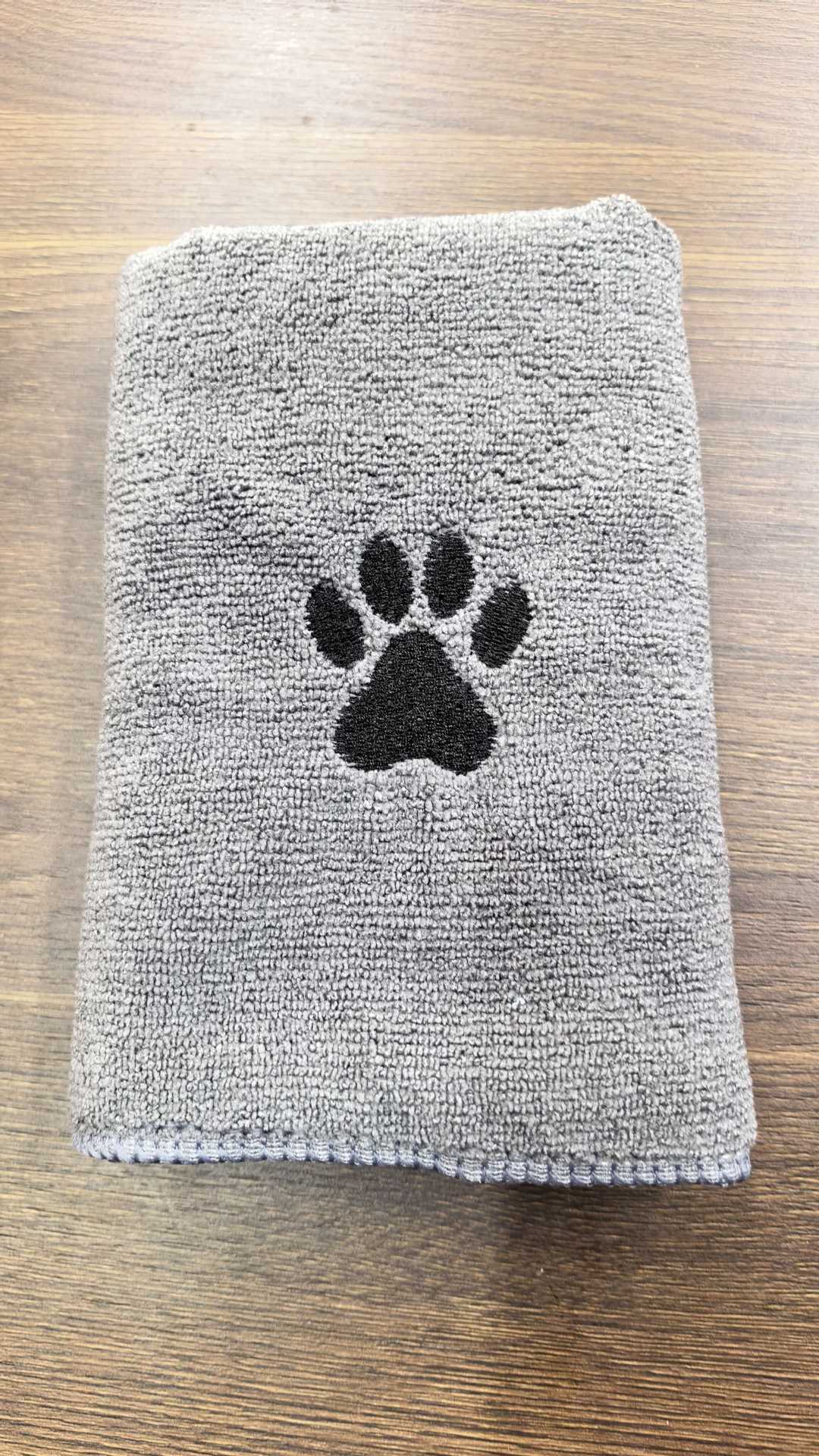 Soft and absorbent pet towel