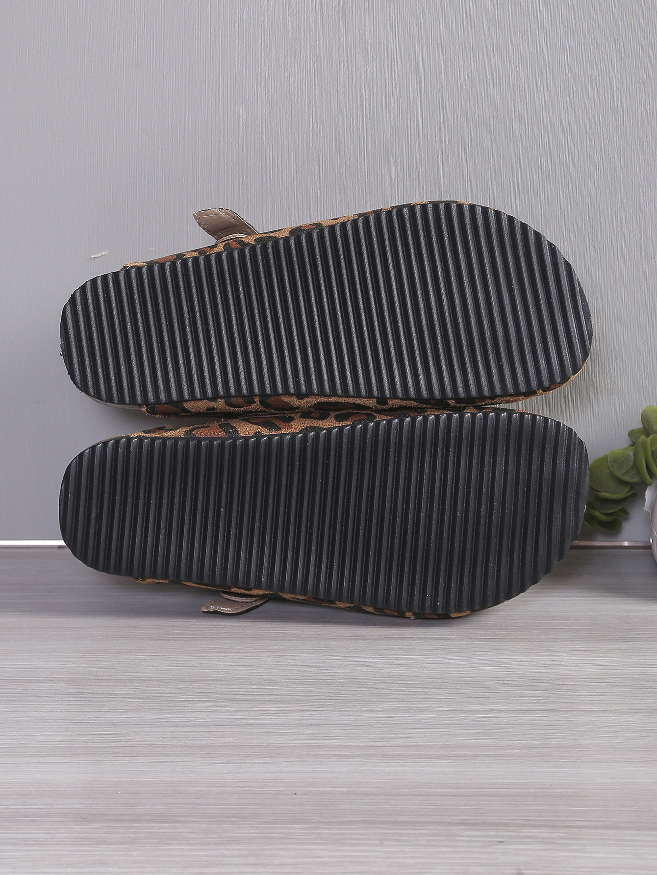 Unisex Cork Footbed Closed-Toe Slippers
