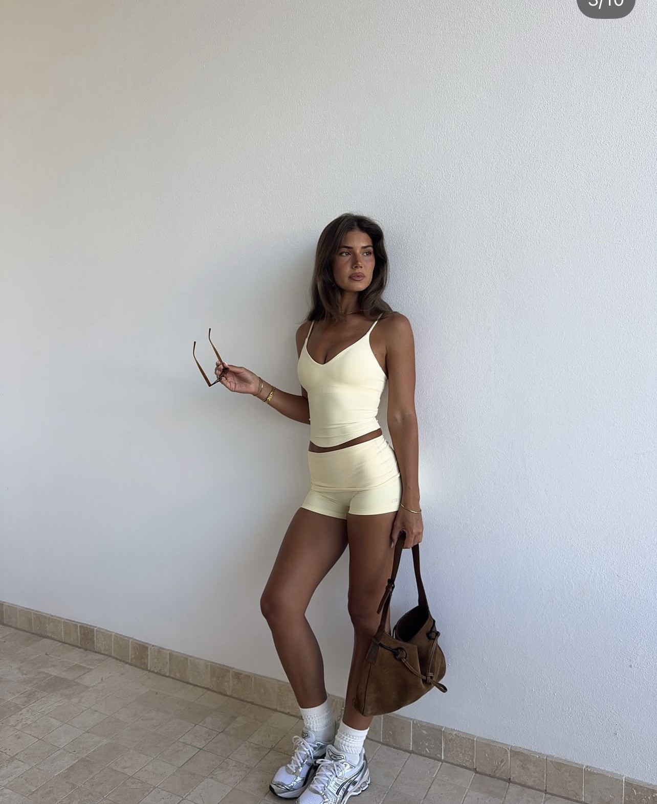 V-Neck Yoga Vest with Chest Pad Butt-Lifting Shorts