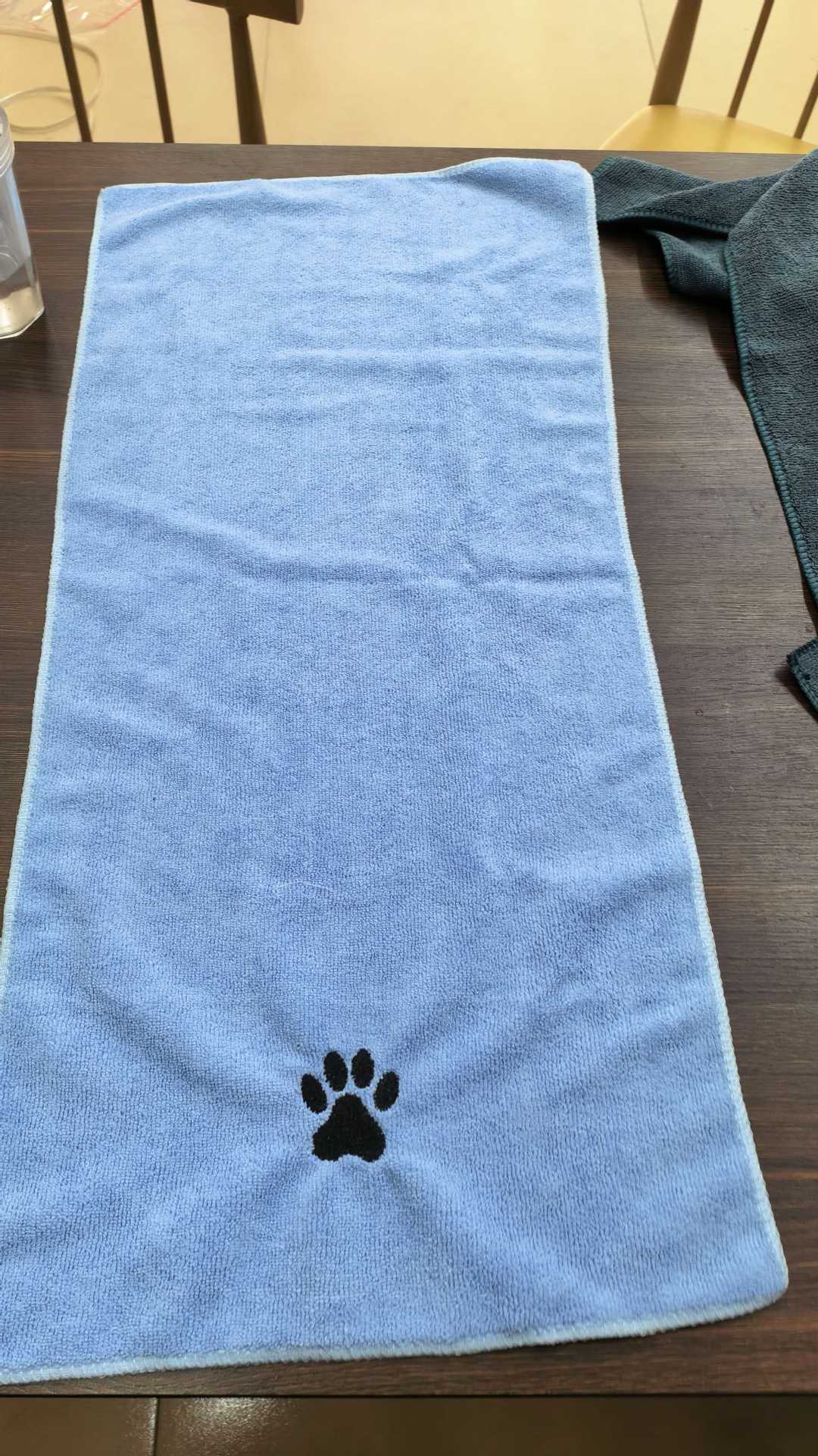 Soft and absorbent pet towel