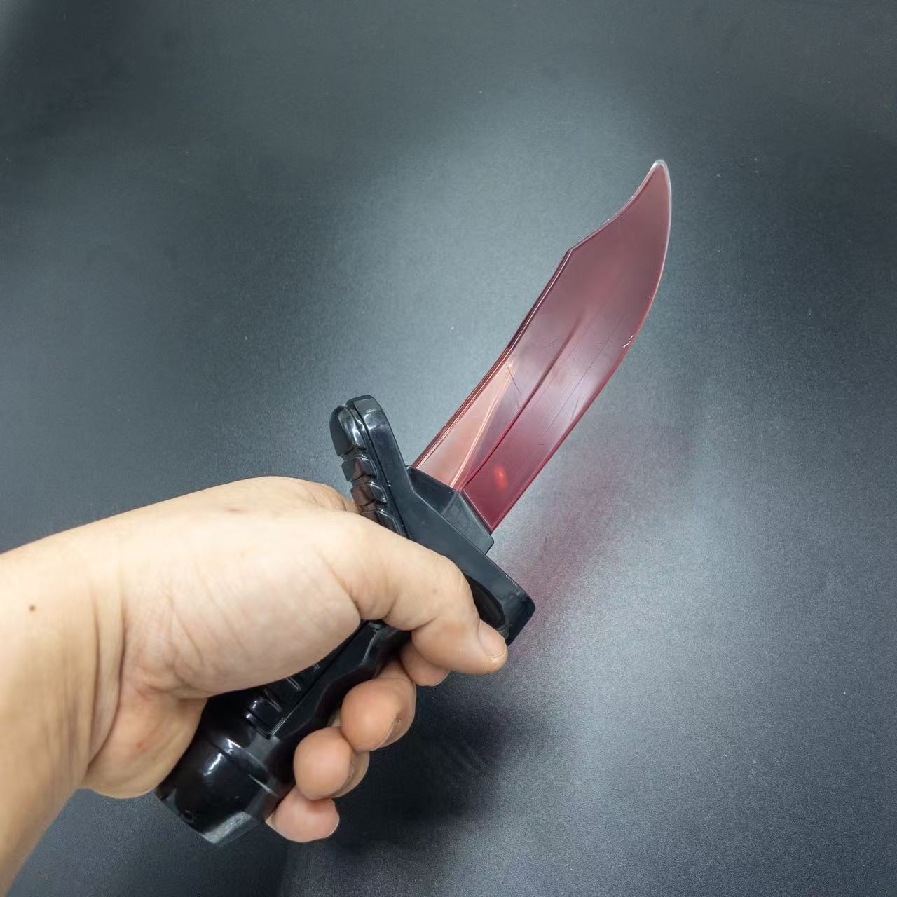 Halloween Simulation Bleeding Knife Prop Horror Fake Blood Zombie Makeup Toy