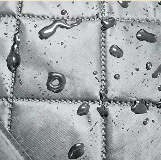 Anti-freezing, heat-insulating and warm-keeping curtains with straps