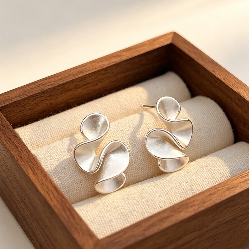 925 Plated Cream Flower Ruffled Edge Geometric Stud Earrings