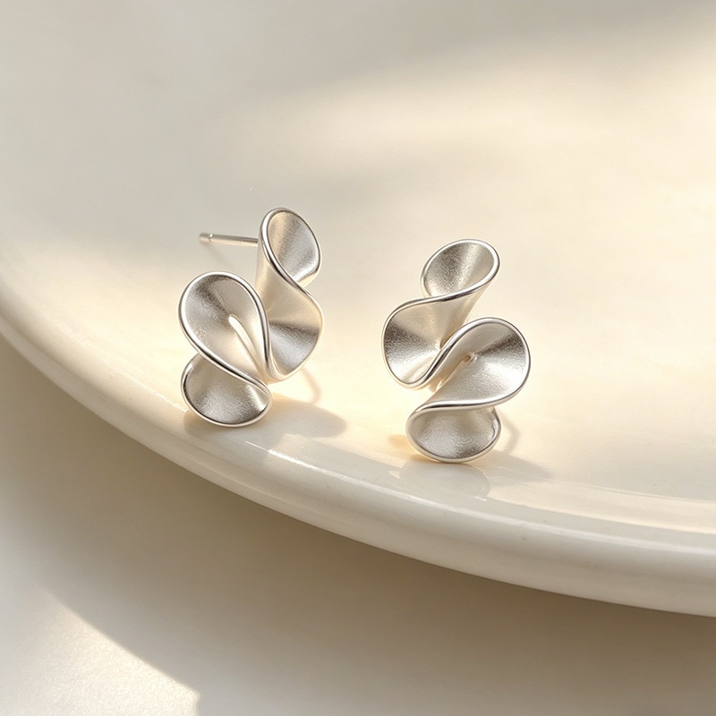 925 Plated Cream Flower Ruffled Edge Geometric Stud Earrings
