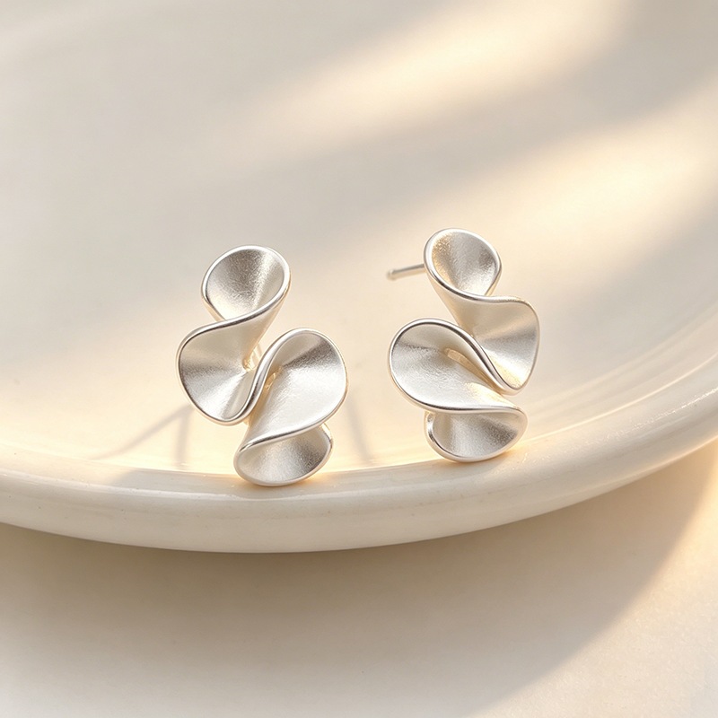 925 Plated Cream Flower Ruffled Edge Geometric Stud Earrings