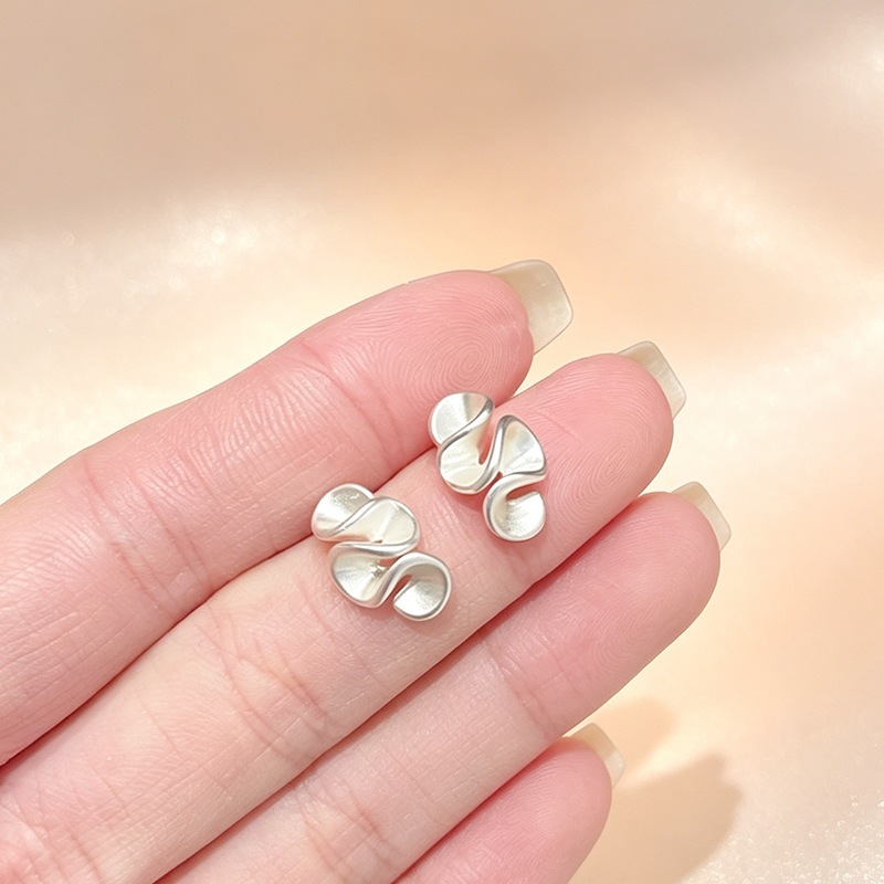 925 Plated Cream Flower Ruffled Edge Geometric Stud Earrings
