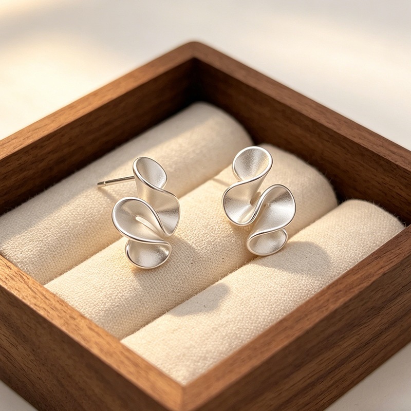 925 Plated Cream Flower Ruffled Edge Geometric Stud Earrings