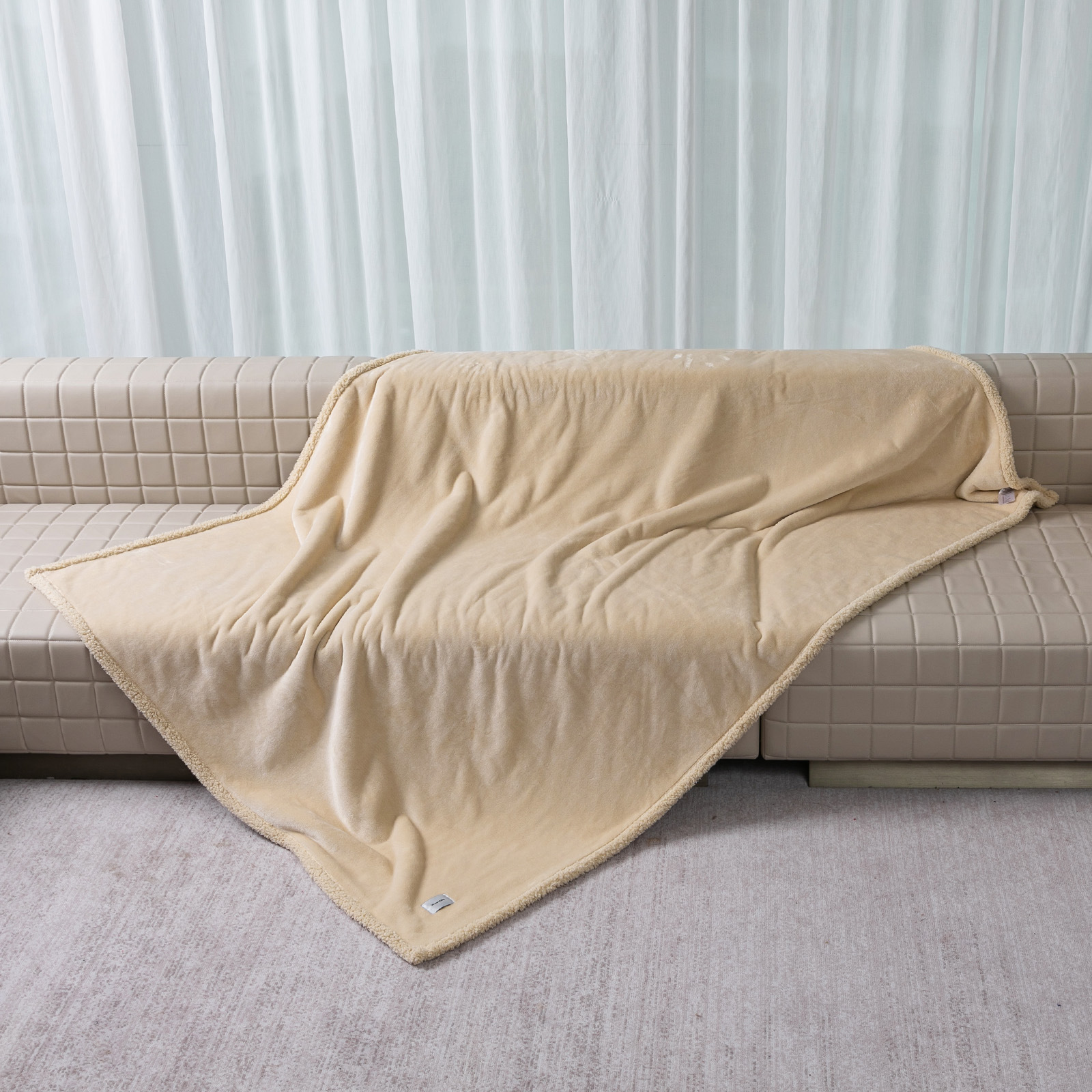 Reversible Flannel and Sherpa Pet Blanket with Lining Layer