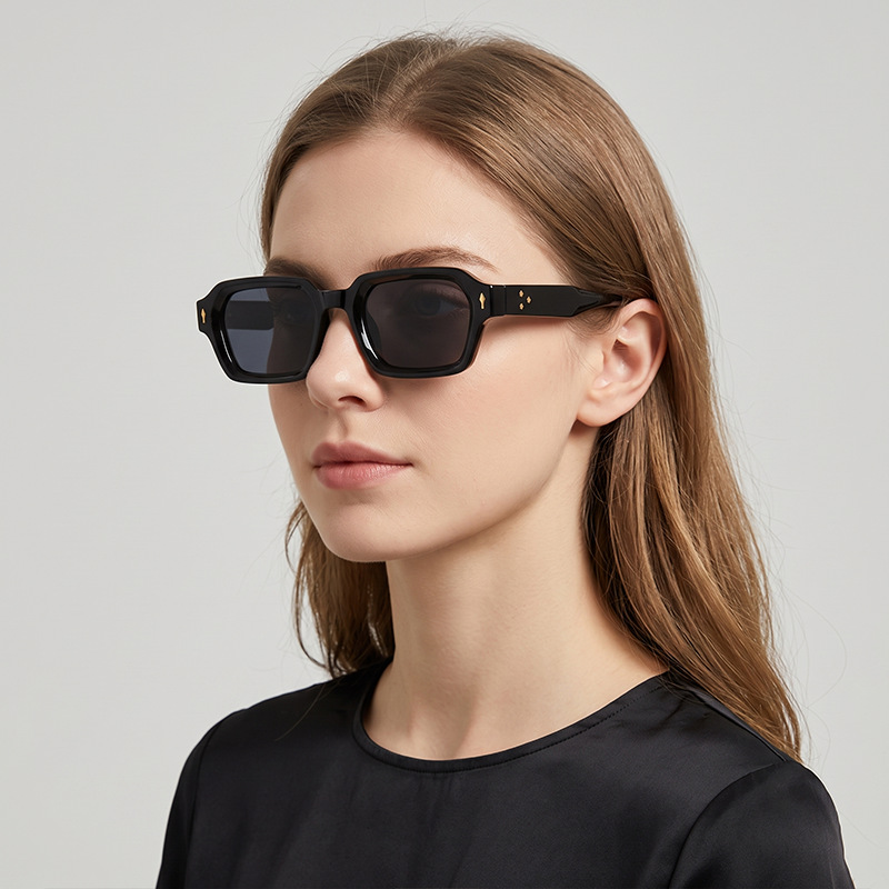 Retro Square Frame UV400 Protection Lightweight Sunglasses