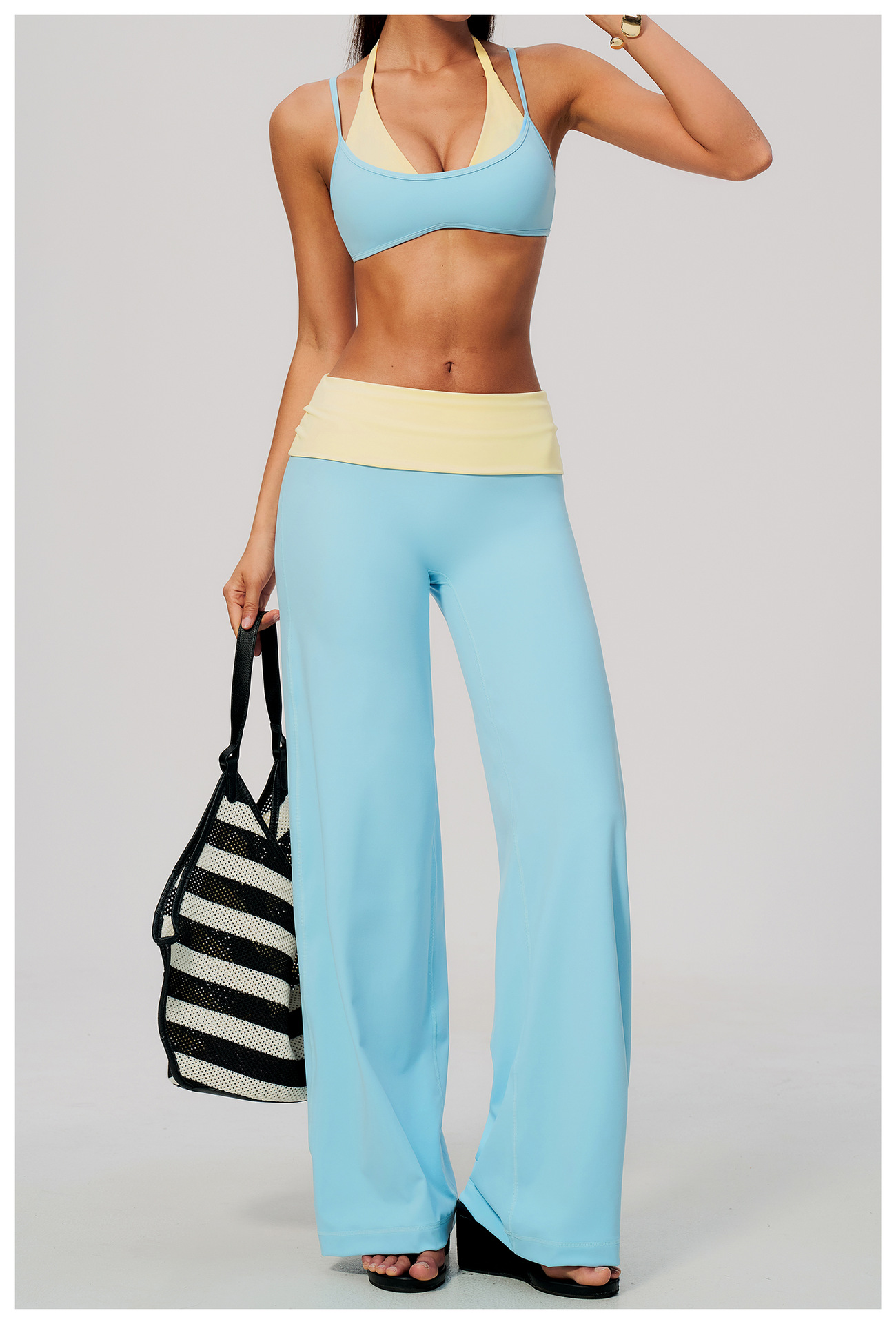 Yoga outfit set with contrasting colors faux two-piece design