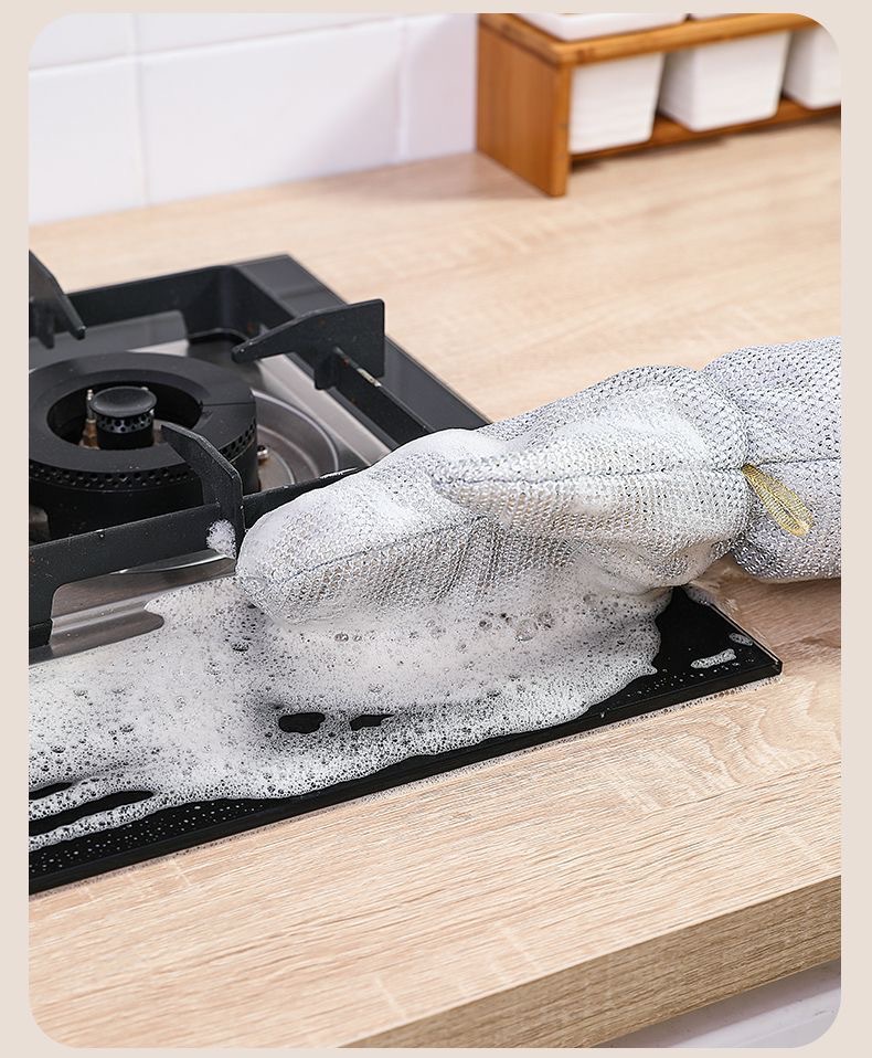 Thick silver wire kitchen gloves