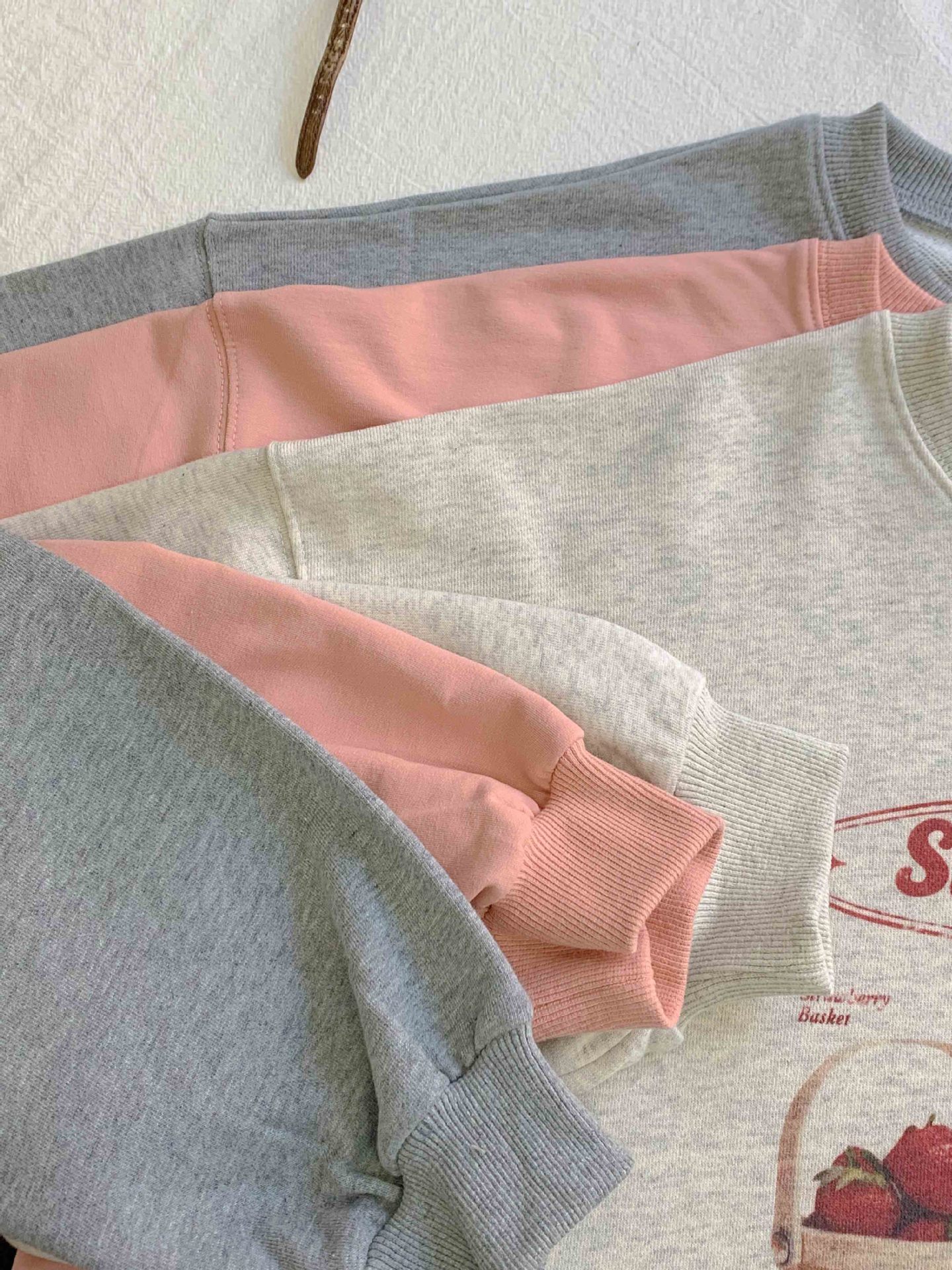 Crewneck Strawberry Printed Loose Cotton Sweatshirt Women Casual Pullover Top