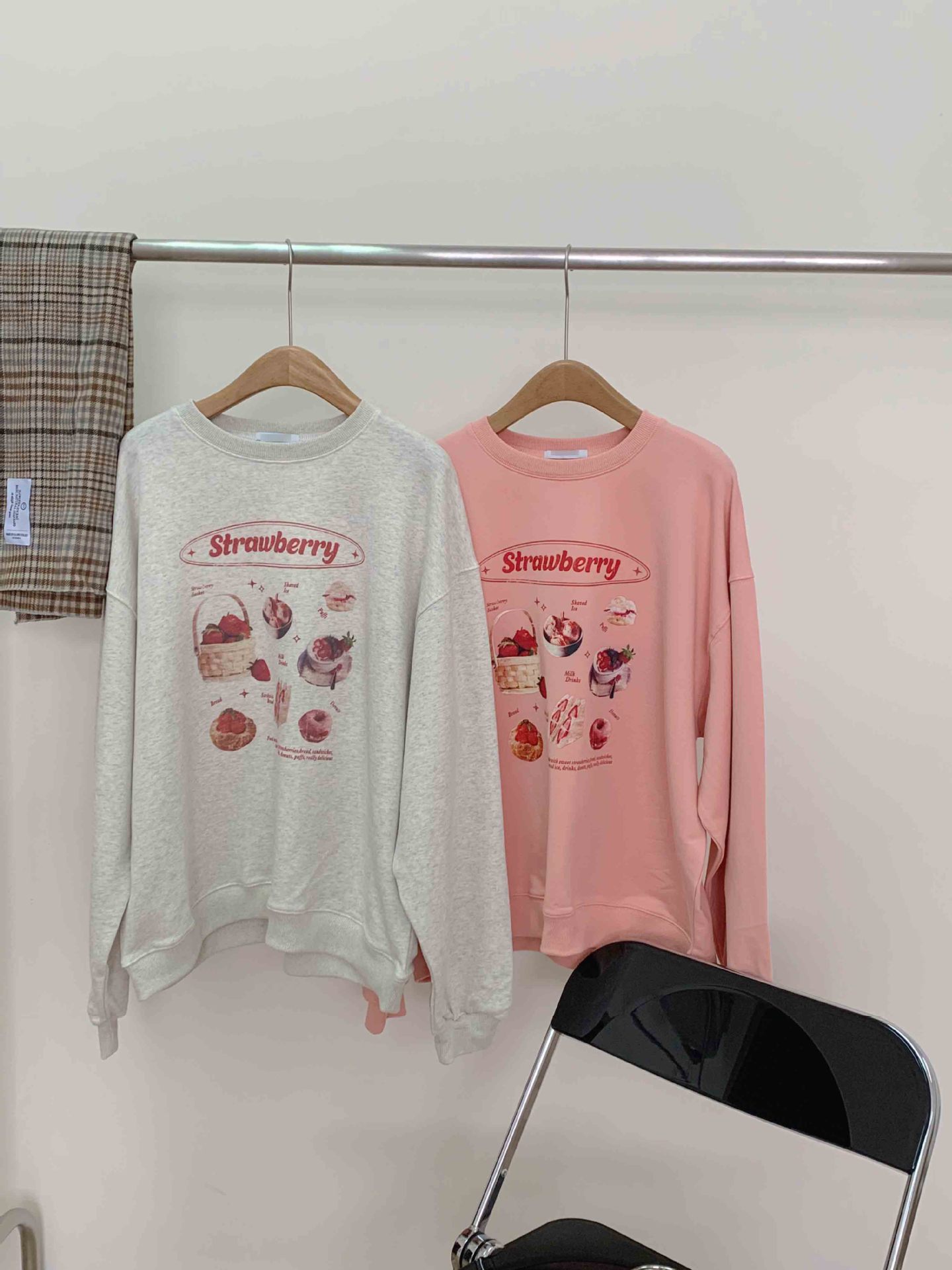 Crewneck Strawberry Printed Loose Cotton Sweatshirt Women Casual Pullover Top