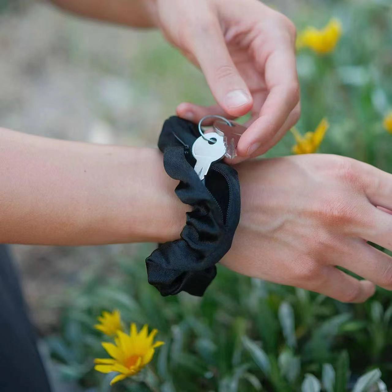 Korean Style Velvet Zipper Scrunchie Adjustable Ponytail Holder Hair Accessory