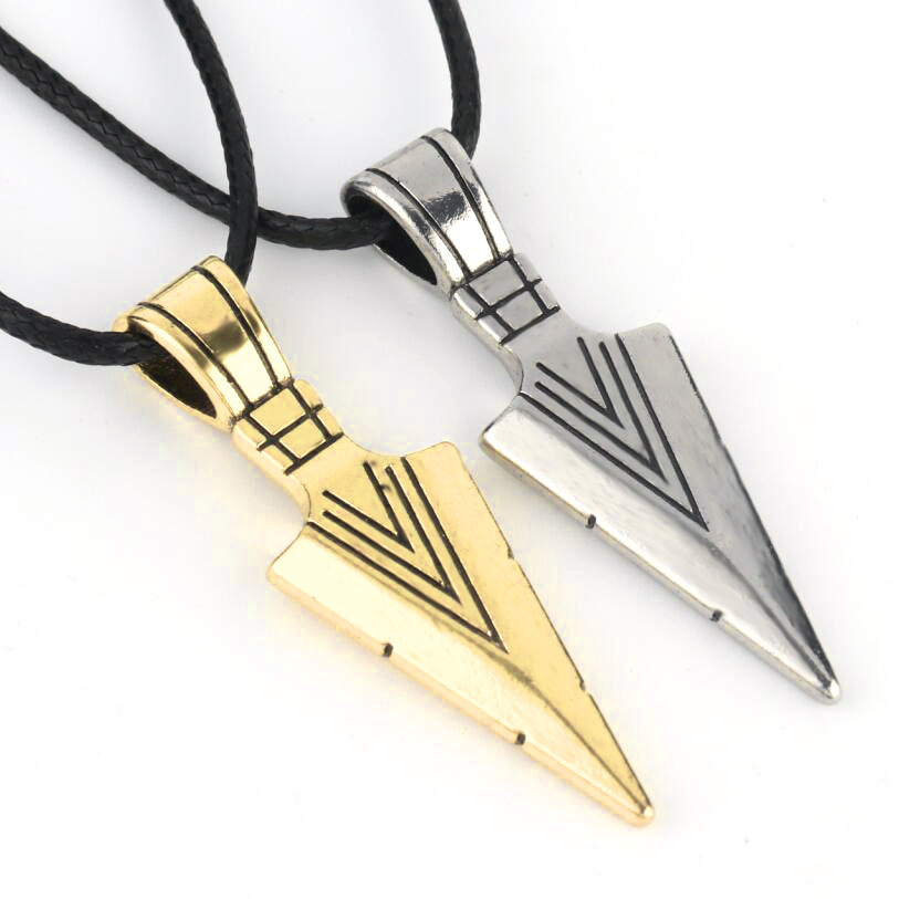 Men's pointed pendant necklace