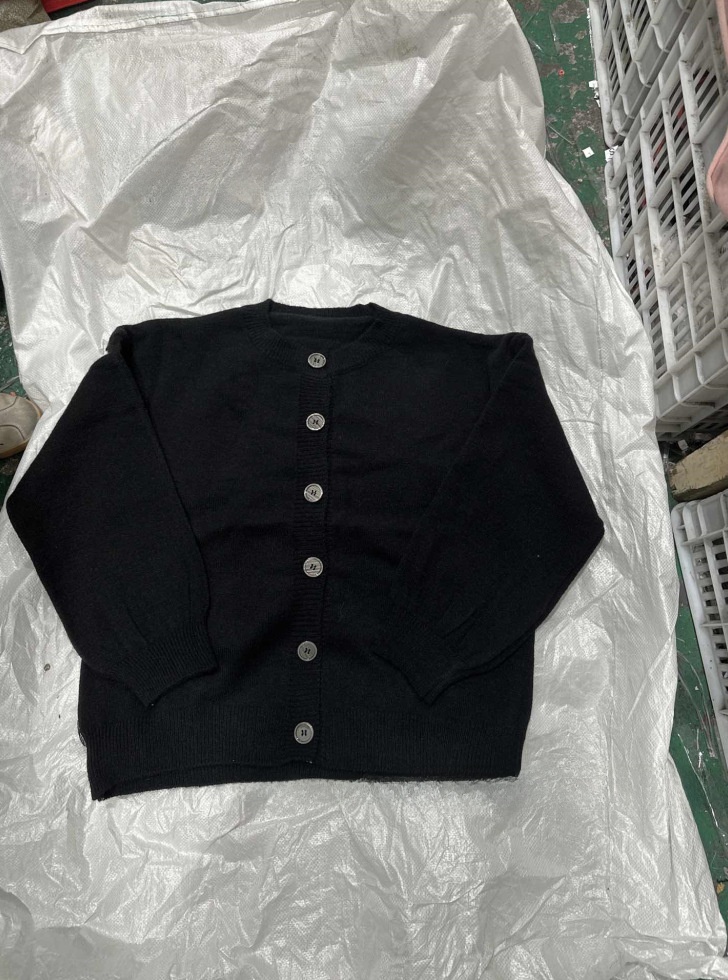 Button-down knitted cardigan