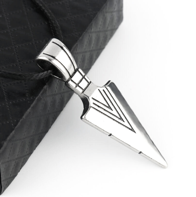 Men's pointed pendant necklace