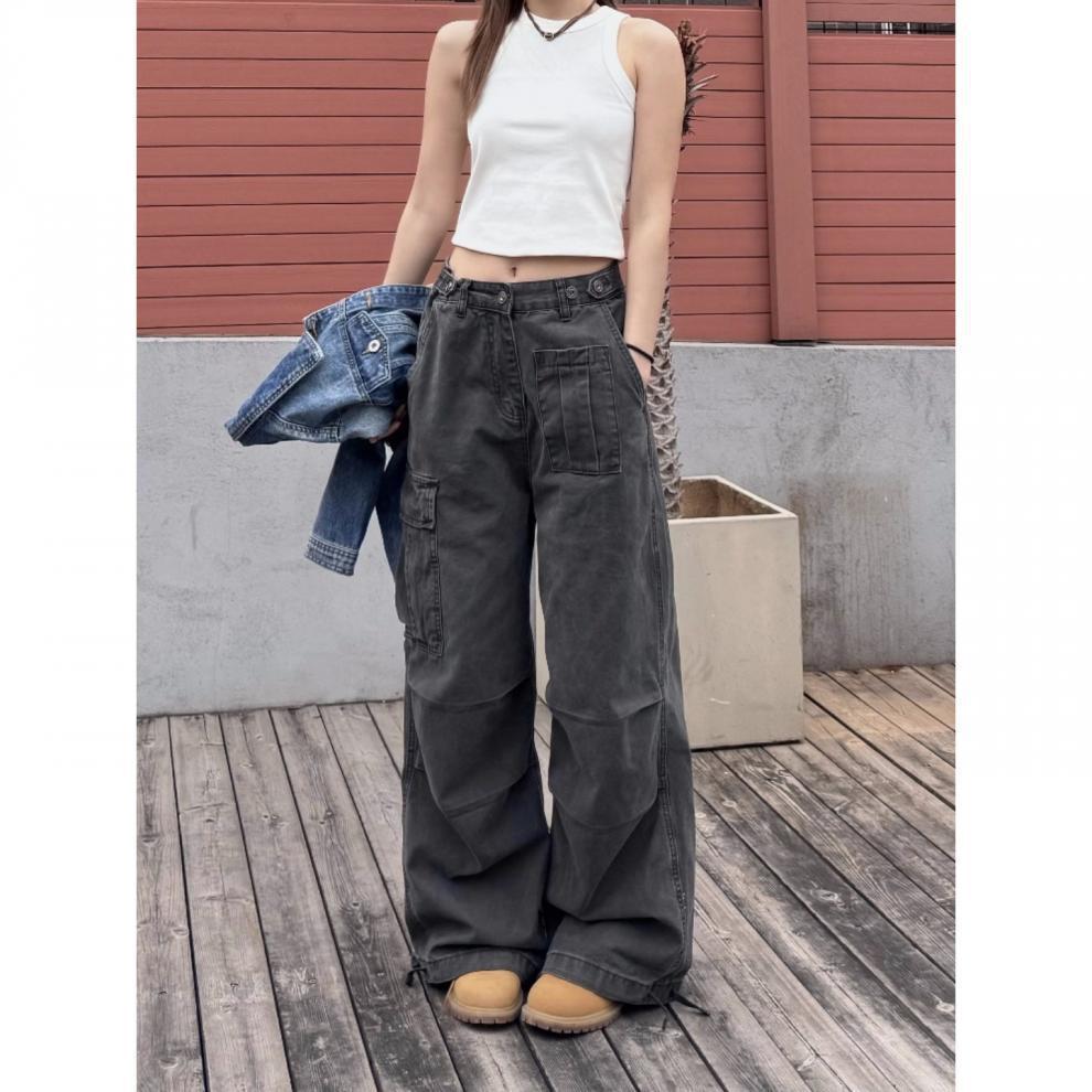 Loose, straight, multi-pocket work pants
