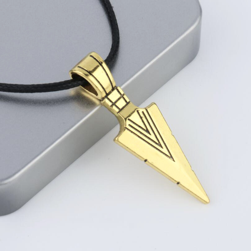 Men's pointed pendant necklace