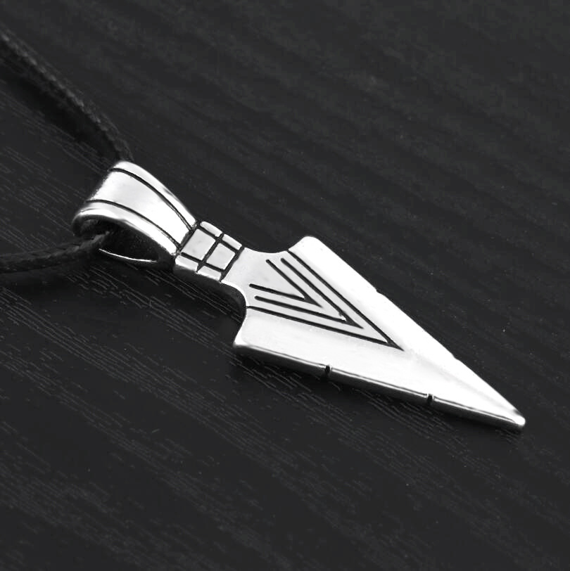 Men's pointed pendant necklace