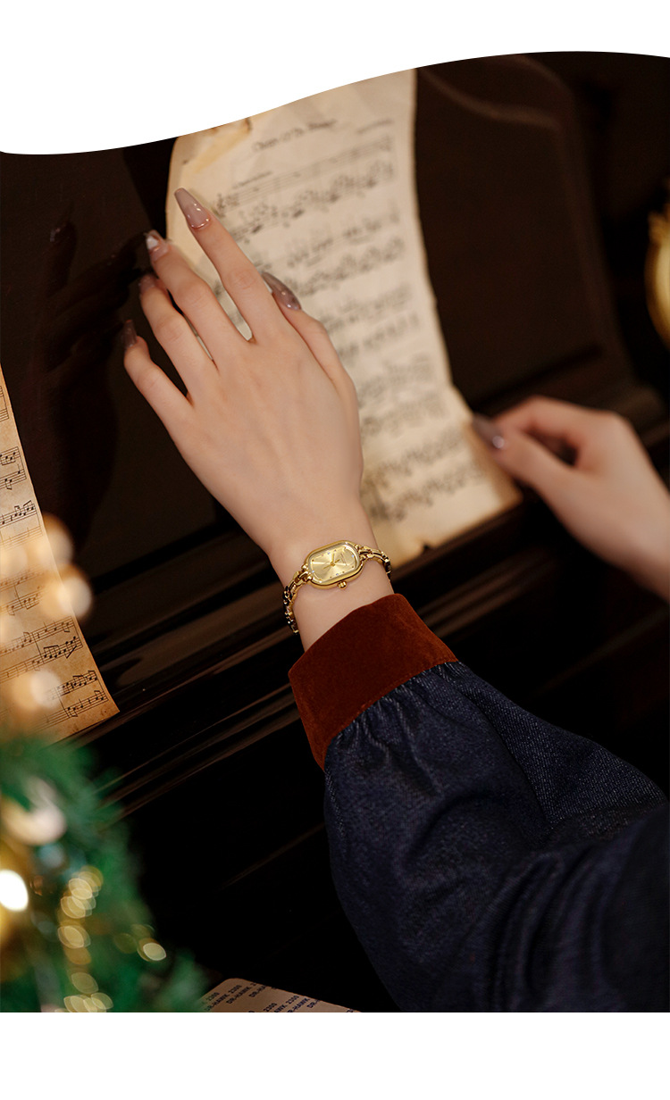 Lady Oval Dial Quartz Bracelet Watch
