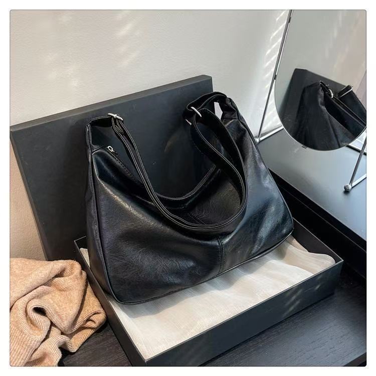 Women's Large Capacity Soft PU Leather Tote Bag Versatile Commuting Shoulder Handbag